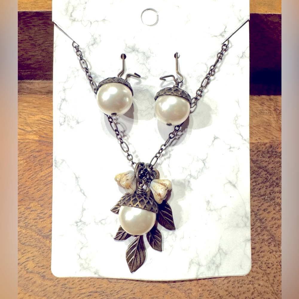 Fashion necklace & earring set - bronze with faux pearls, leaf and acorn design.